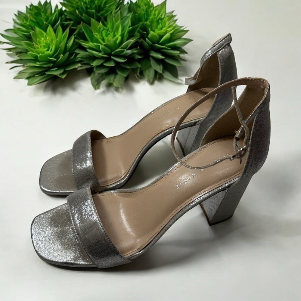 Kelly & Katie Caital Sandal Silver Shimmer Metallic Size 10